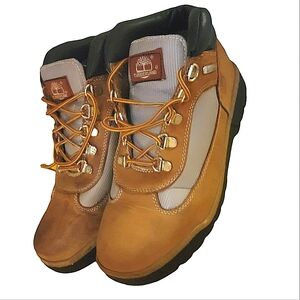 Boy's Waterproof low field boot in wheat nubuck. EUC